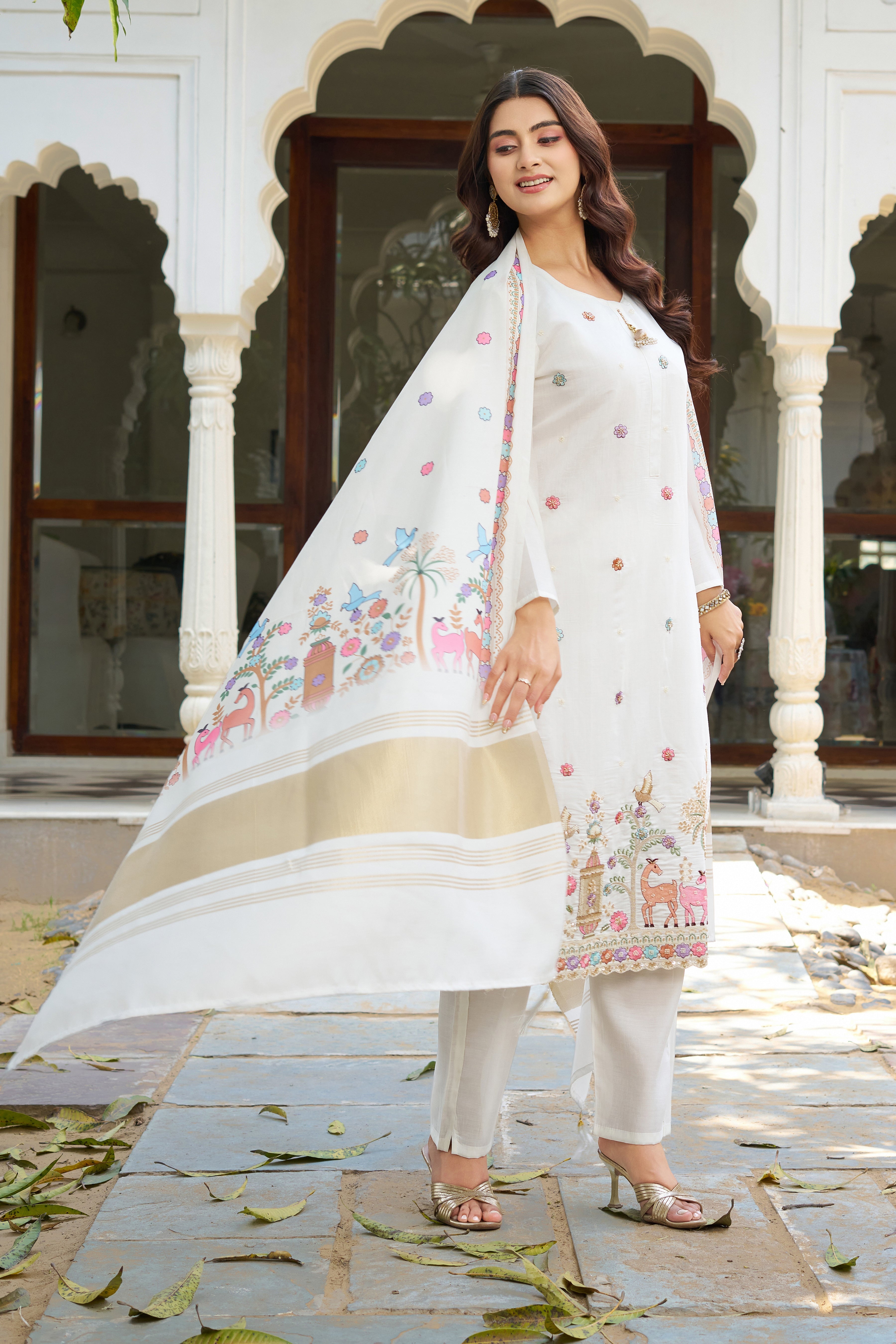 Elegant Off-White Embroidered Kurta Set with Dupatta – Premium Ethnic Wear for Women