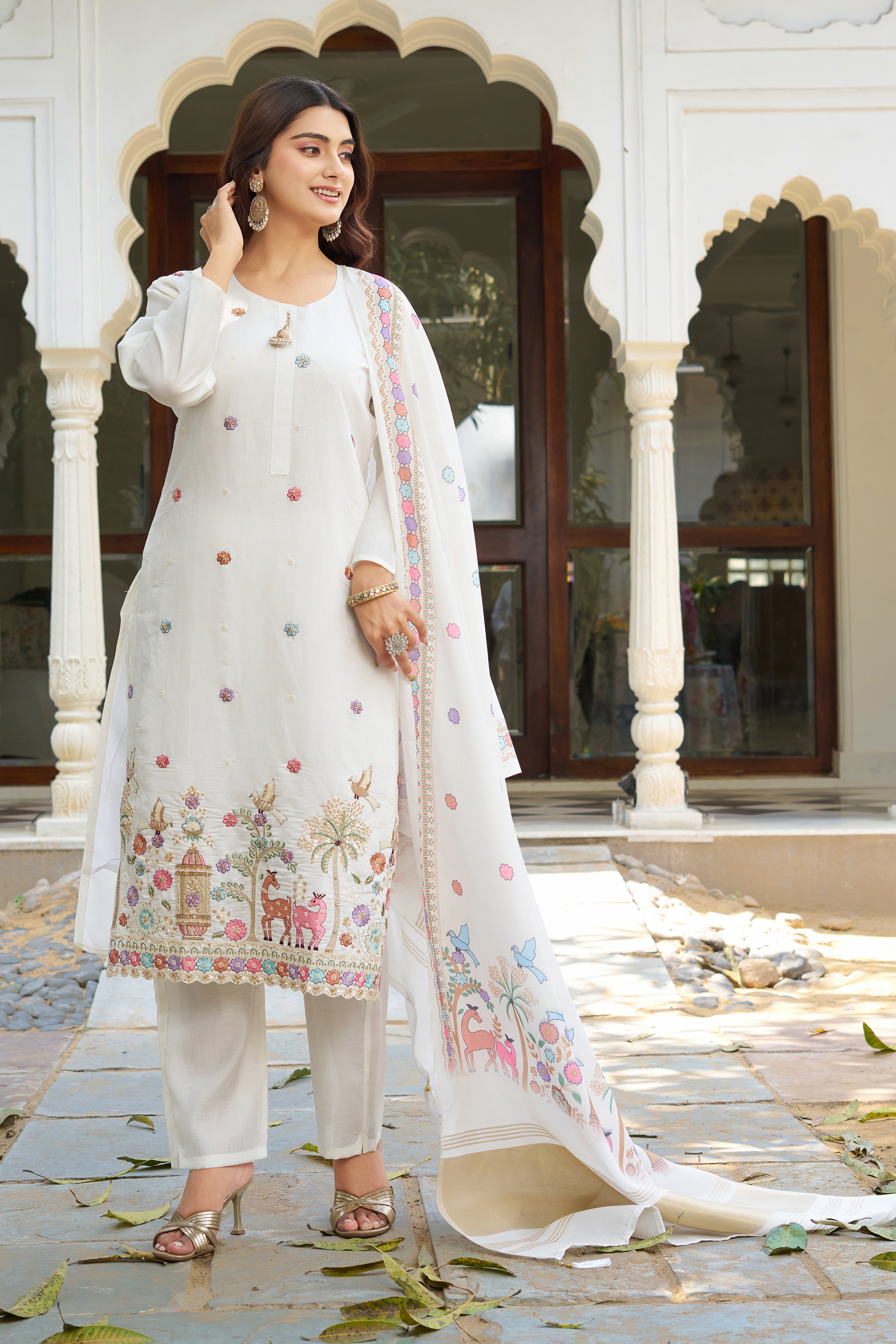 Elegant Off-White Embroidered Kurta Set with Dupatta – Premium Ethnic Wear for Women