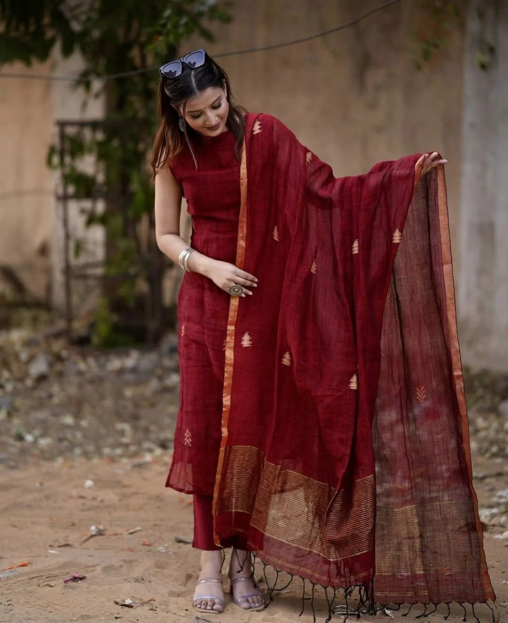 Maroon Sleeveless Kurta Set with Handwoven Border Dupatta